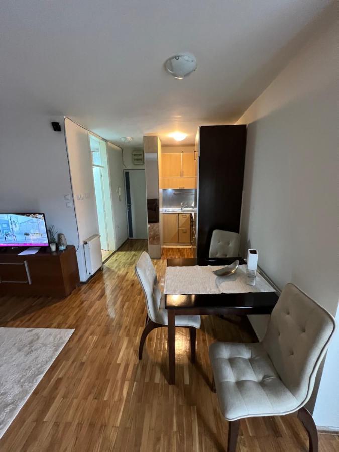 Sad Apartman Ni Exterior foto