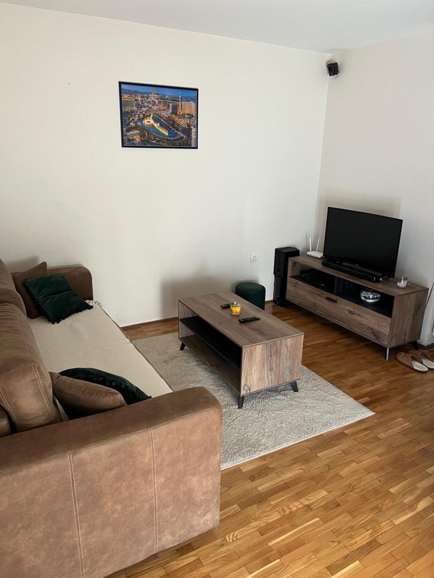 Sad Apartman Ni Exterior foto